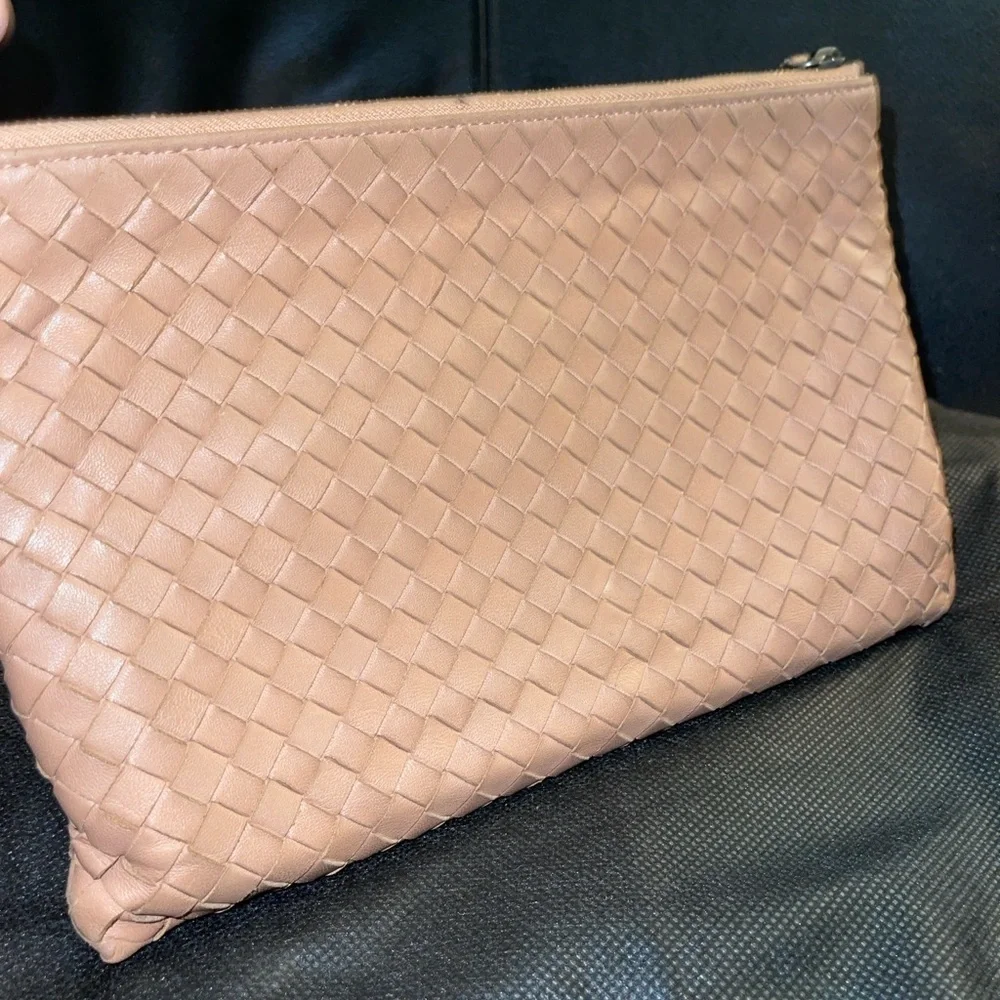 BOTEGA VANETA Intrecciato Dusty Rose Woven LAMBSKIN Clutch WITH ENTRUPY COA